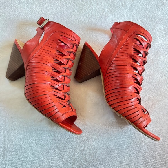 Size 12 Vince Camuto Red Emore Leather Woven Sandal - Picture 6 of 13